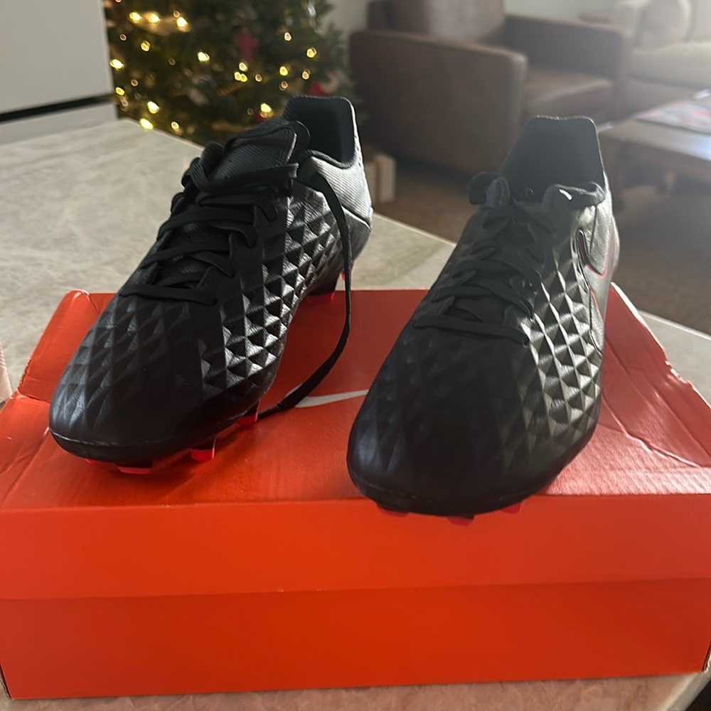 Brand new, size 8 Nike soccer cleats, in box